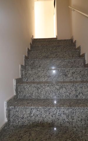 Apartamento à venda com 110m², 2 quartos e 1 vagaEscada