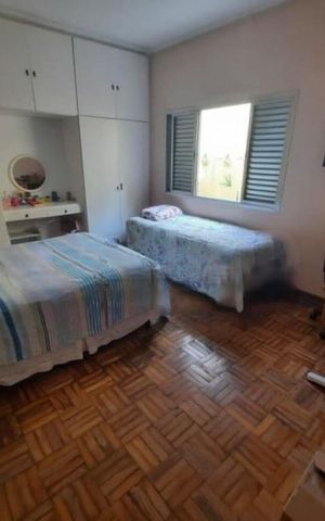 Casa à venda com 300m², 4 quartos e 7 vagas