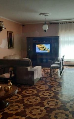 Casa à venda com 300m², 4 quartos e 7 vagas