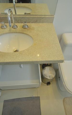 Apartamento à venda com 78m², 2 quartos e 2 vagasBanheiro da Suíte 