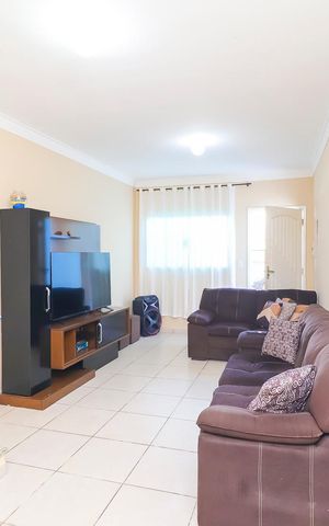 Casa à venda com 150m², 3 quartos e 2 vagasSala