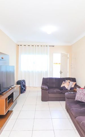 Casa à venda com 150m², 3 quartos e 2 vagasSala