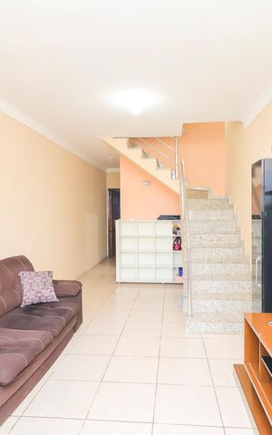 Casa à venda com 150m², 3 quartos e 2 vagasSala