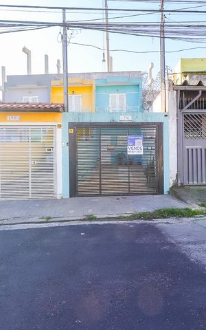 Casa à venda com 150m², 3 quartos e 2 vagasFachada