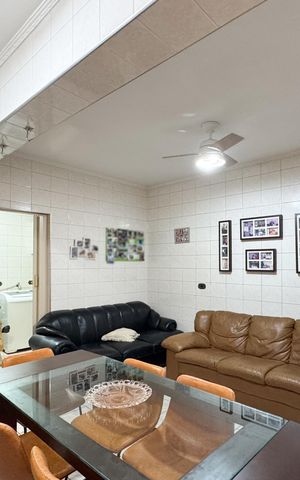 Casa à venda com 180m², 3 quartos e 2 vagas Casa à venda com 180m², 3 quartos e 2 vagasSalão
