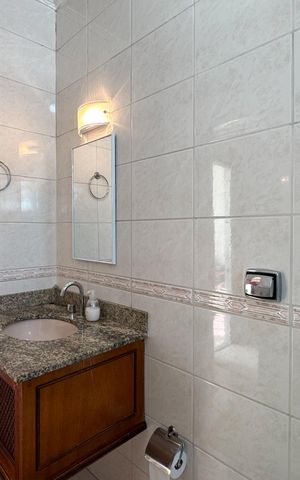 Casa à venda com 180m², 3 quartos e 2 vagas Casa à venda com 180m², 3 quartos e 2 vagasBanheiro - Suíte 1