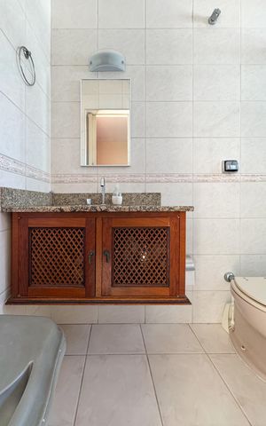 Casa à venda com 180m², 3 quartos e 2 vagas Casa à venda com 180m², 3 quartos e 2 vagasBanheiro - Suíte 1