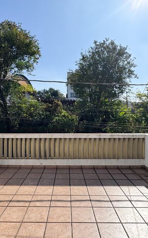 Casa à venda com 180m², 3 quartos e 2 vagas Casa à venda com 180m², 3 quartos e 2 vagasSacada - Suíte 1