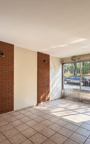 Casa à venda com 180m², 3 quartos e 2 vagas Casa à venda com 180m², 3 quartos e 2 vagasGaragem