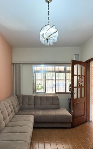 Casa à venda com 180m², 3 quartos e 2 vagas Casa à venda com 180m², 3 quartos e 2 vagasSala