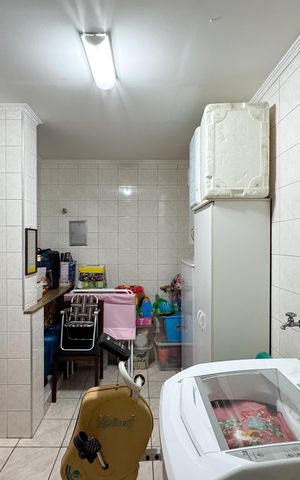 Casa à venda com 180m², 3 quartos e 2 vagas Casa à venda com 180m², 3 quartos e 2 vagasÁrea de Serviço