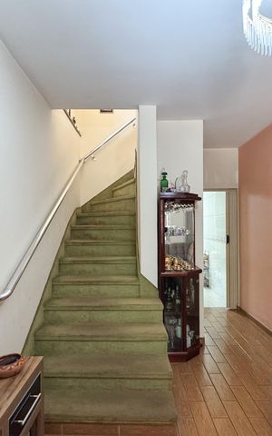 Casa à venda com 180m², 3 quartos e 2 vagas Casa à venda com 180m², 3 quartos e 2 vagasSala