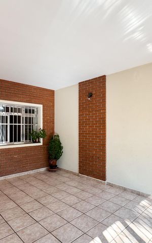 Casa à venda com 180m², 3 quartos e 2 vagas Casa à venda com 180m², 3 quartos e 2 vagasGaragem