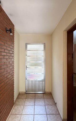 Casa à venda com 180m², 3 quartos e 2 vagas Casa à venda com 180m², 3 quartos e 2 vagasEntrada