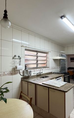 Casa à venda com 180m², 3 quartos e 2 vagas Casa à venda com 180m², 3 quartos e 2 vagasCozinha