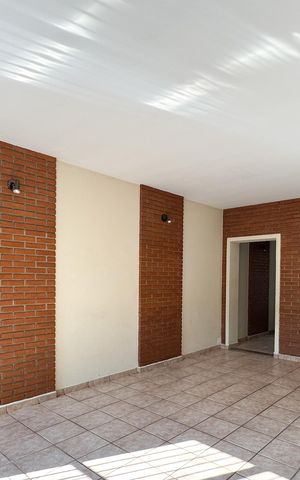 Casa à venda com 180m², 3 quartos e 2 vagas Casa à venda com 180m², 3 quartos e 2 vagasGaragem