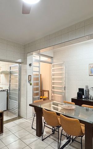 Casa à venda com 180m², 3 quartos e 2 vagas Casa à venda com 180m², 3 quartos e 2 vagasSalão