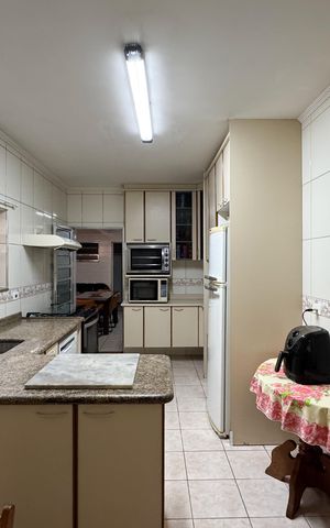 Casa à venda com 180m², 3 quartos e 2 vagas Casa à venda com 180m², 3 quartos e 2 vagasCozinha