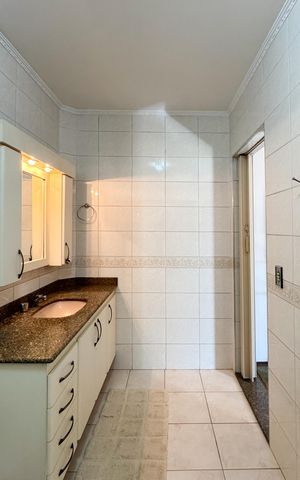 Casa à venda com 180m², 3 quartos e 2 vagas Casa à venda com 180m², 3 quartos e 2 vagasBanheiro - Suíte 2