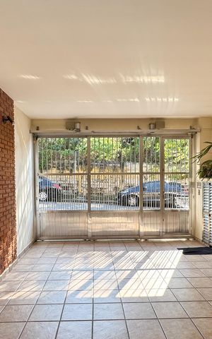 Casa à venda com 180m², 3 quartos e 2 vagas Casa à venda com 180m², 3 quartos e 2 vagasVista - Sala
