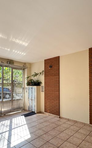 Casa à venda com 180m², 3 quartos e 2 vagas Casa à venda com 180m², 3 quartos e 2 vagasGaragem