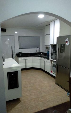 Casa à venda com 203m², 4 quartos e 6 vagas