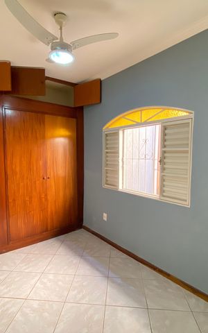 Casa à venda com 236m², 3 quartos e 3 vagas