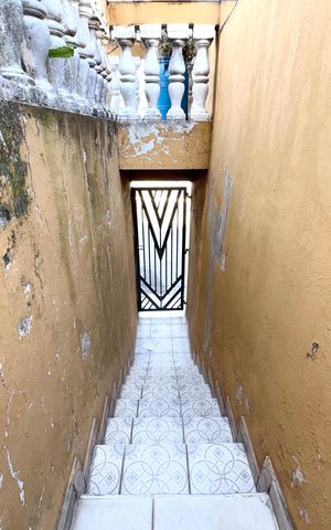 Casa à venda com 280m², 4 quartos e 2 vagasEntrada Lateral 