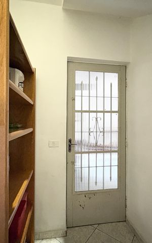 Casa à venda com 280m², 4 quartos e 2 vagasCorredor - Porta para Área de serviço 