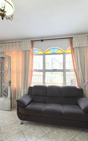 Casa à venda com 280m², 4 quartos e 2 vagasSala