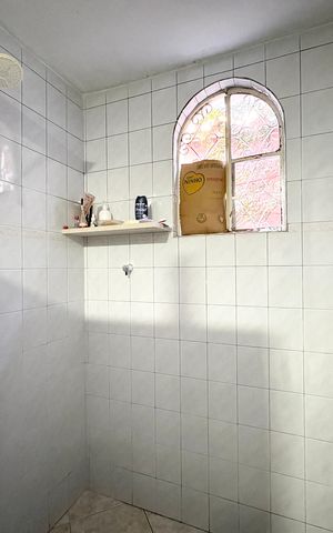 Casa à venda com 280m², 4 quartos e 2 vagasBanheiro 1
