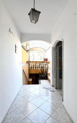 Casa à venda com 280m², 4 quartos e 2 vagasEntrada Principal 