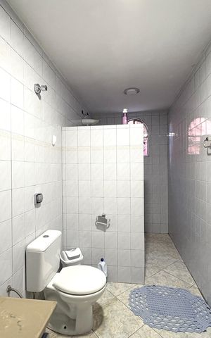 Casa à venda com 280m², 4 quartos e 2 vagasBanheiro 1