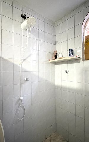 Casa à venda com 280m², 4 quartos e 2 vagasBanheiro 1