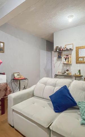 Casa à venda com 96m², 2 quartos e 3 vagas Casa à venda com 96m², 2 quartos e 3 vagasSala
