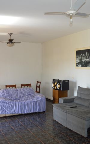 Casa para alugar com 300m², 4 quartos e 5 vagasSala