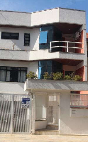Casa à venda com 379m², 3 quartos e 3 vagasFachada