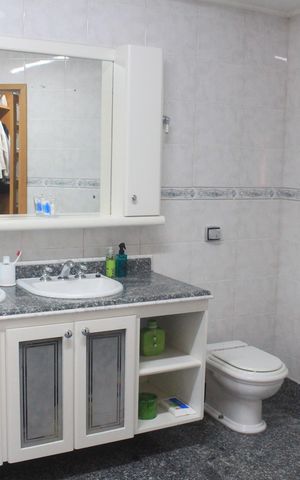 Casa à venda com 379m², 3 quartos e 3 vagasBanheiro da Suíte
