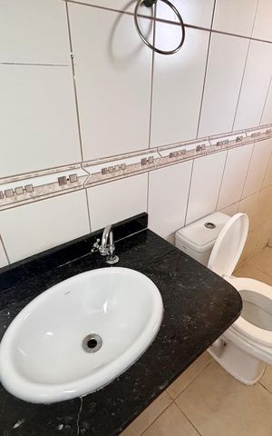 Casa à venda com 300m², 2 quartos e 2 vagasBanheiro 2