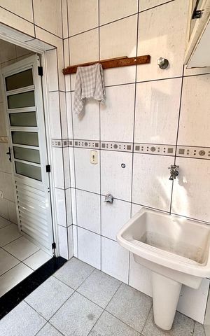Casa à venda com 300m², 2 quartos e 2 vagasÁrea de serviço 
