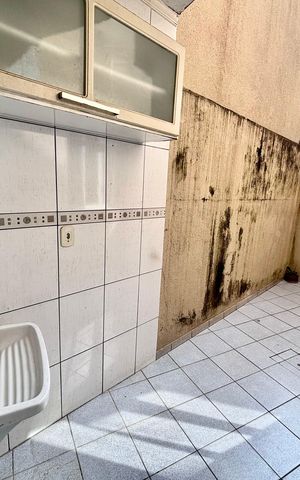 Casa à venda com 300m², 2 quartos e 2 vagasÁrea de serviço 