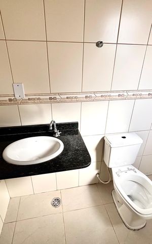 Casa à venda com 300m², 2 quartos e 2 vagasBanheiro 2