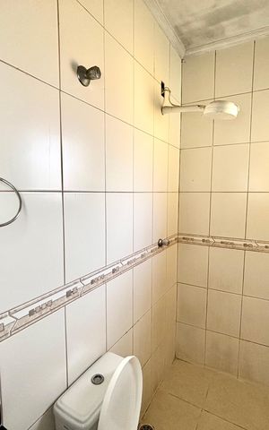 Casa à venda com 300m², 2 quartos e 2 vagasBanheiro 2