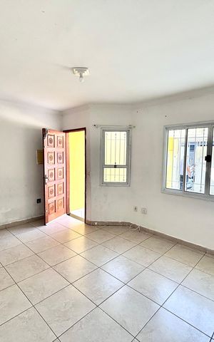 Casa à venda com 300m², 2 quartos e 2 vagasSala 