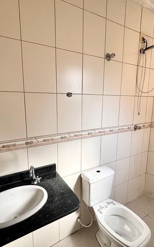 Casa à venda com 300m², 2 quartos e 2 vagasBanheiro 2