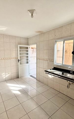 Casa à venda com 300m², 2 quartos e 2 vagasCozinha 
