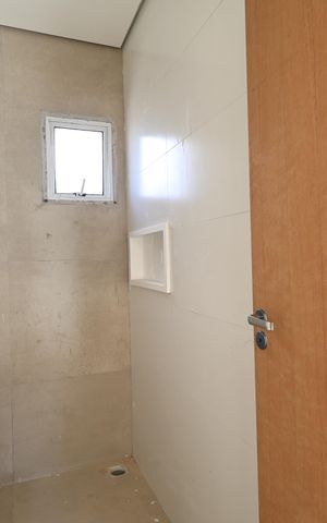 Apartamento à venda com 108m², 2 quartos e 1 vaga Apartamento à venda com 108m², 2 quartos e 1 vagaBanheiro da suíte