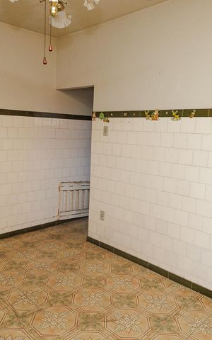 Casa à venda com 352m², 6 quartos e 2 vagas Casa à venda com 352m², 6 quartos e 2 vagasQuarto 6