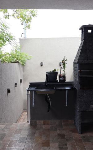 Casa à venda com 146m², 1 quarto e 4 vagasChurrasqueira