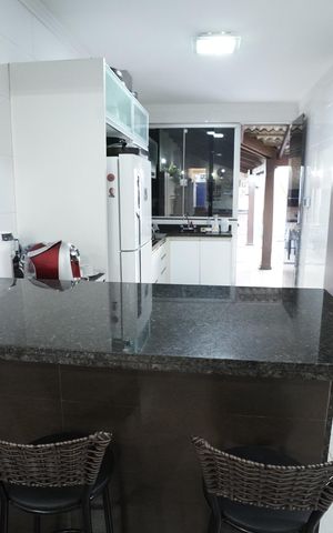 Casa à venda com 210m², 3 quartos e 3 vagas